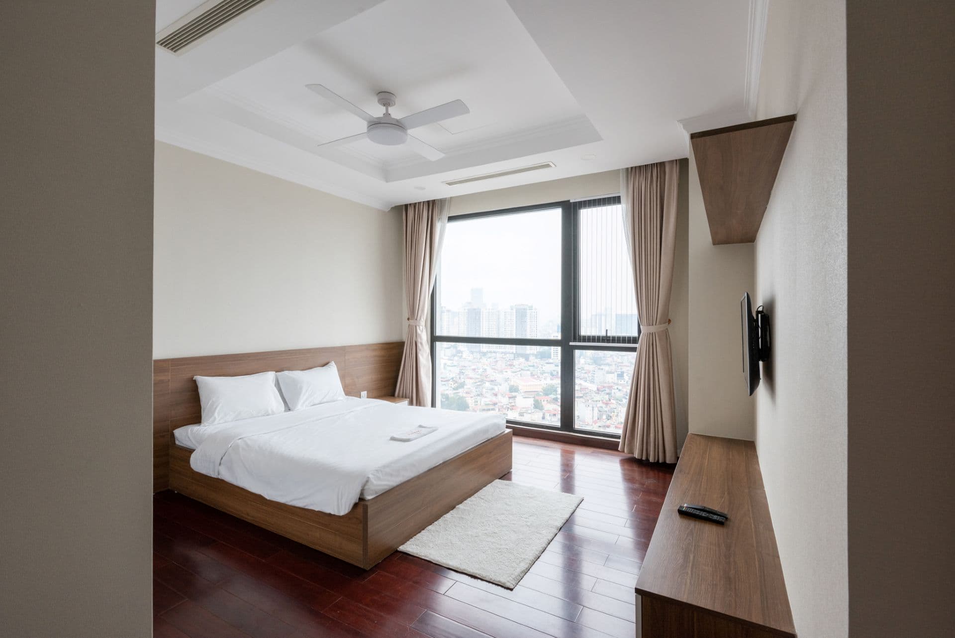 Cho thuê Homestay Royal City 2 Phòng Ngủ